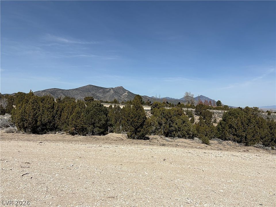 1st image of 693 W Pinyon Pine Ln