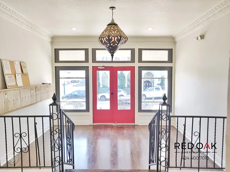 1818 Whitley Ave #206 — Photo 7