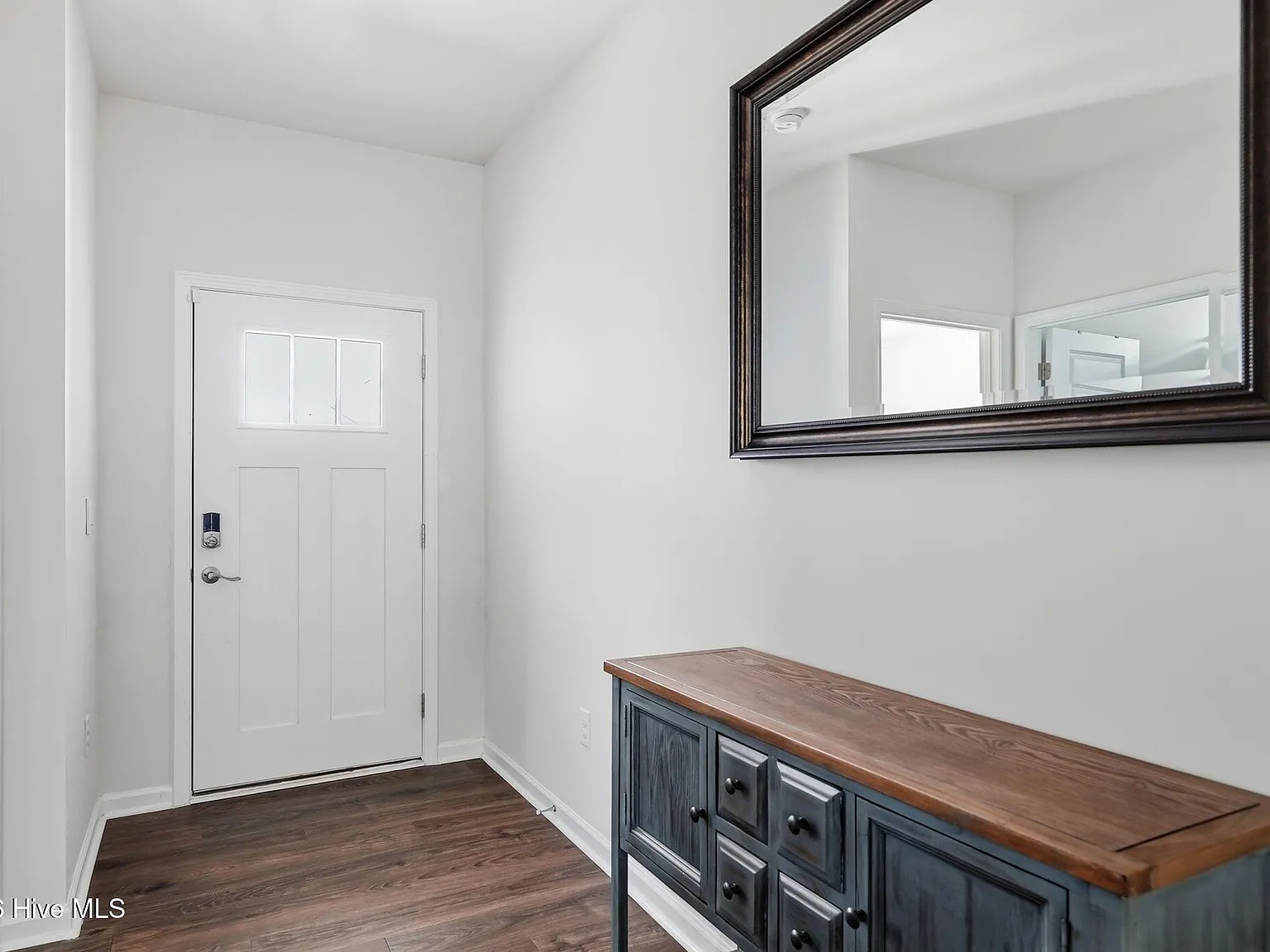 3 bed, 2.0 bath, 1796 sqft, $2,350 — Photo 4