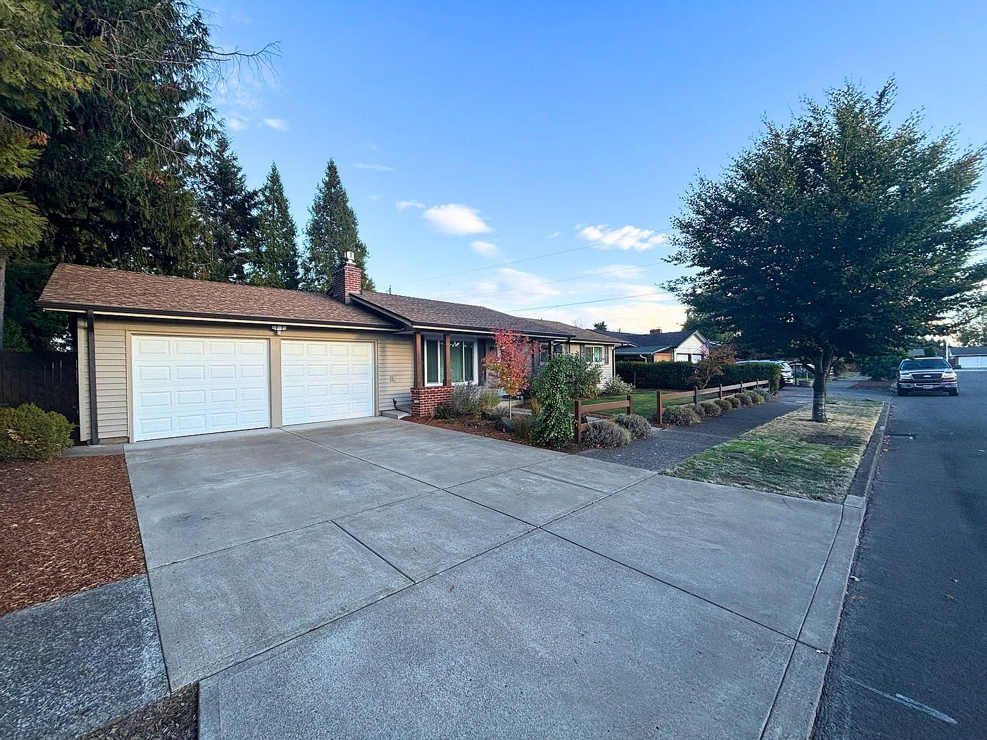 Beautifully Remodeled 3 Bedroom 1 Bathroom Home! — Photo 2