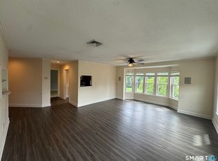 15 Highland St APT 302, West Hartford, CT 06119
