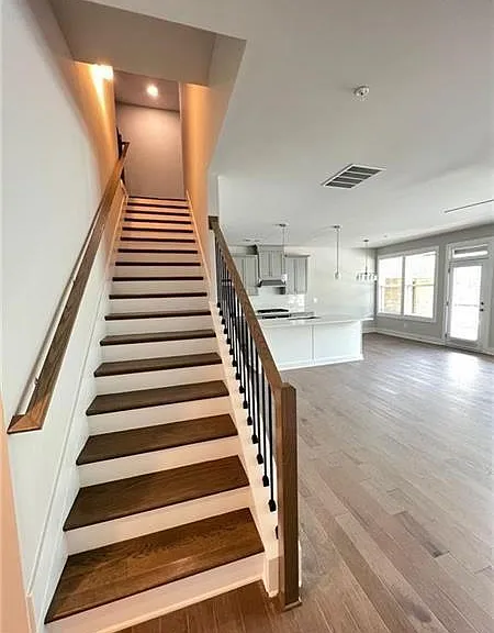 1249 Windmill Pkwy — Photo 7