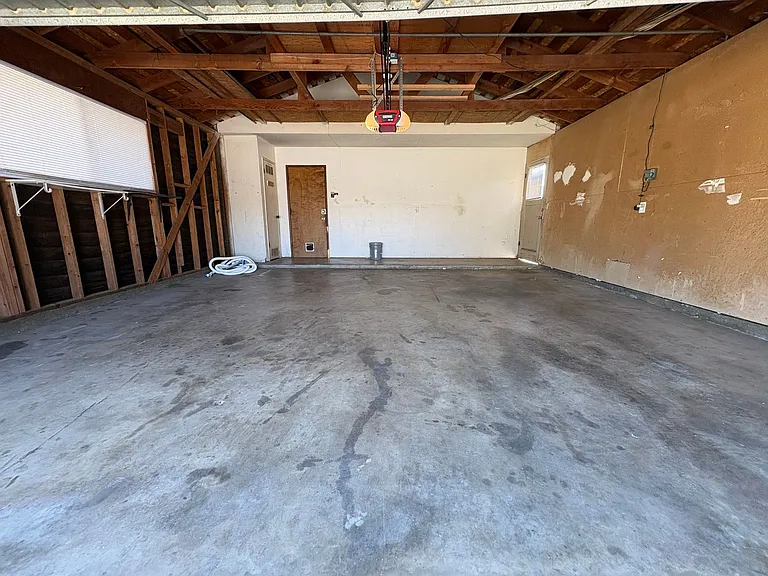 2943 W Ashland Ave — Photo 2