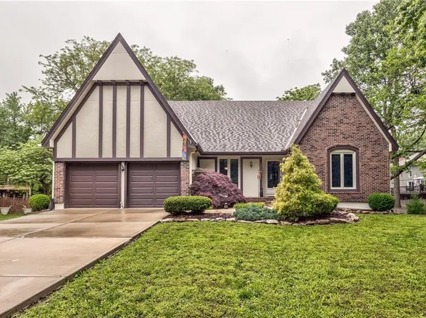 13710 S Edinburgh St, Olathe, KS 66062