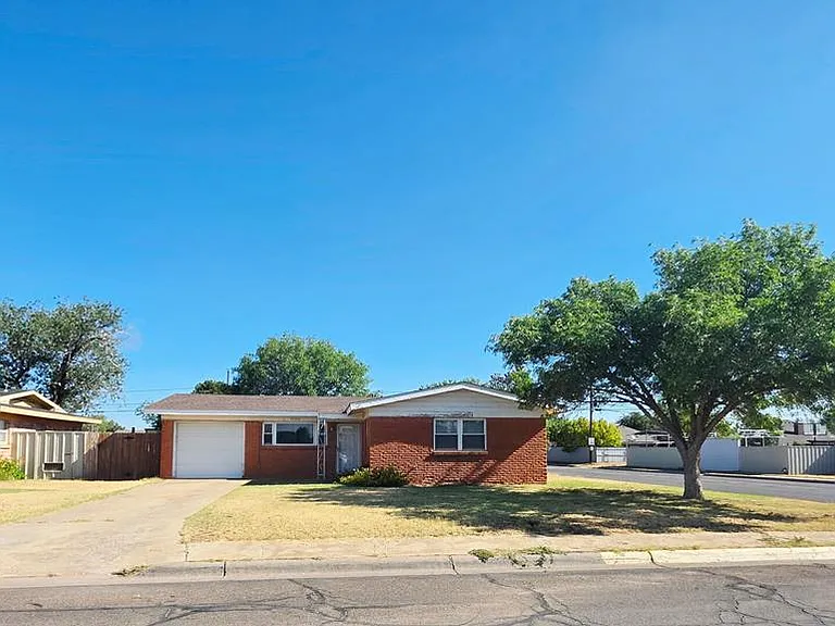 4700 Graceland Dr — Photo 1