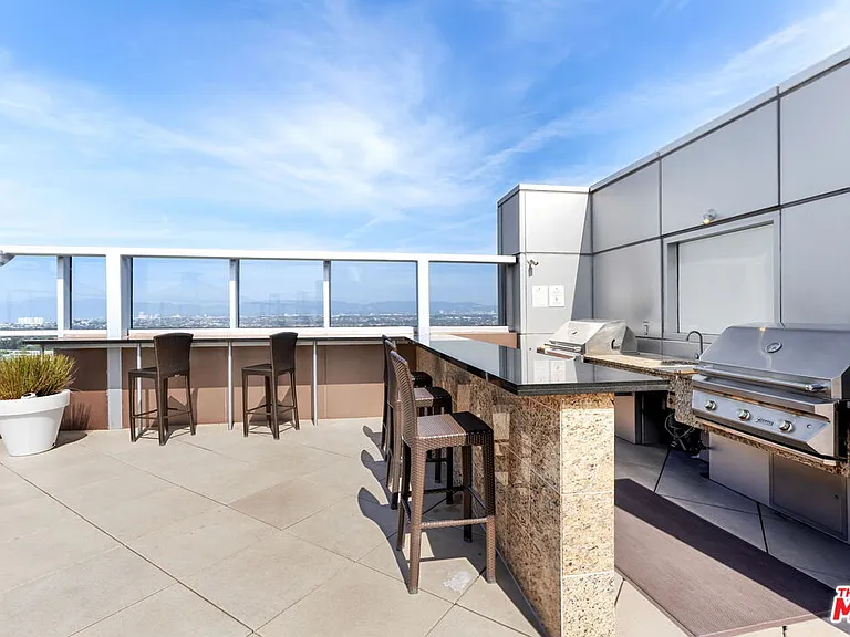 13700 Marina Pointe Dr #415 — Photo 19