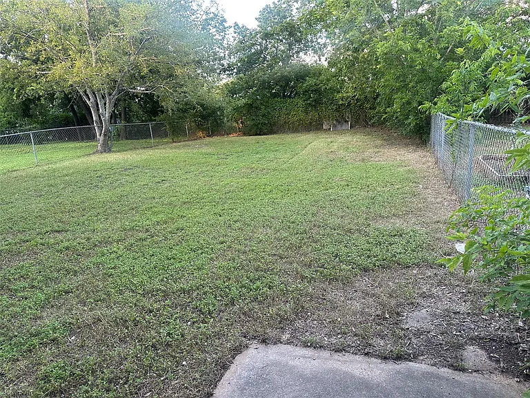2602 S Bagdad Rd #A — Photo 25