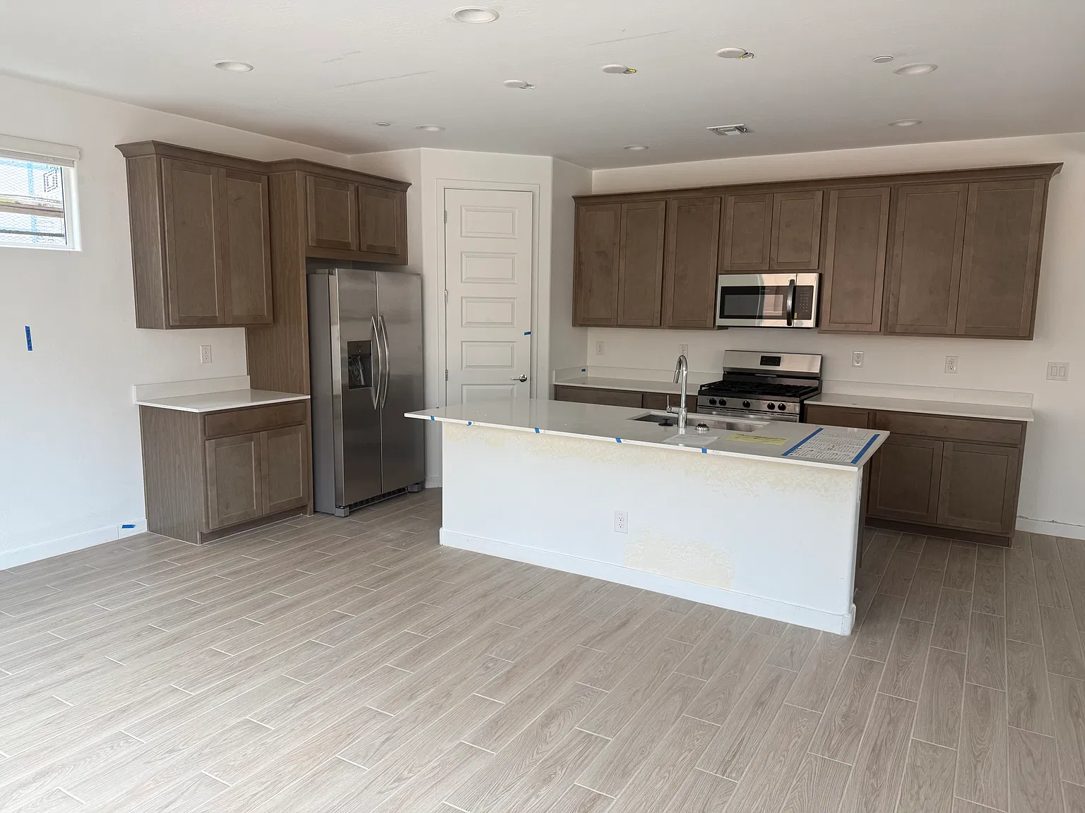4 bed, 2546 sqft, $2,600 — Photo 2