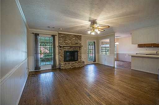 4th image of 704 Parkwood Dr