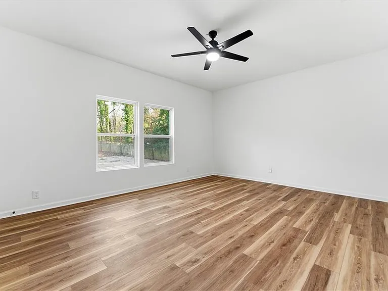 1386 Elizabeth Ave SW — Photo 17