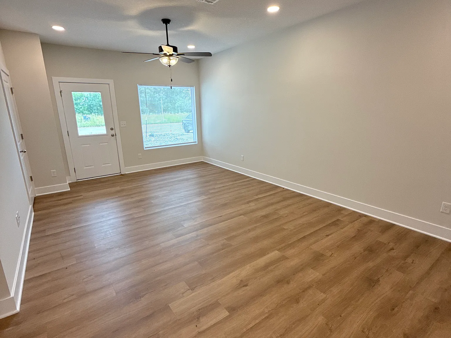3 bed, 1206 sqft, $1,550 — Photo 3