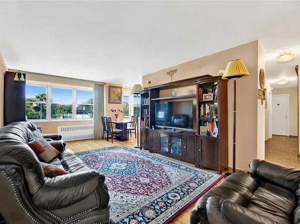 2483 W 16th St APT 3D, Brooklyn, NY 11214