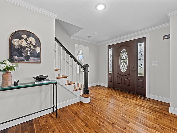 4th image of 8 Virginia Ave