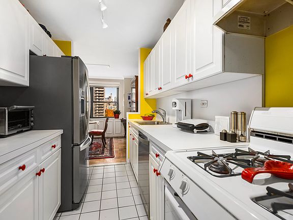 4th image of 142 W End Ave APT 11V
