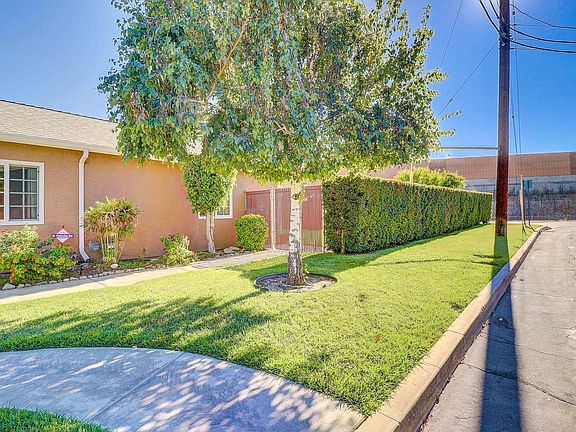 4th image of 2627 Tulare Ave