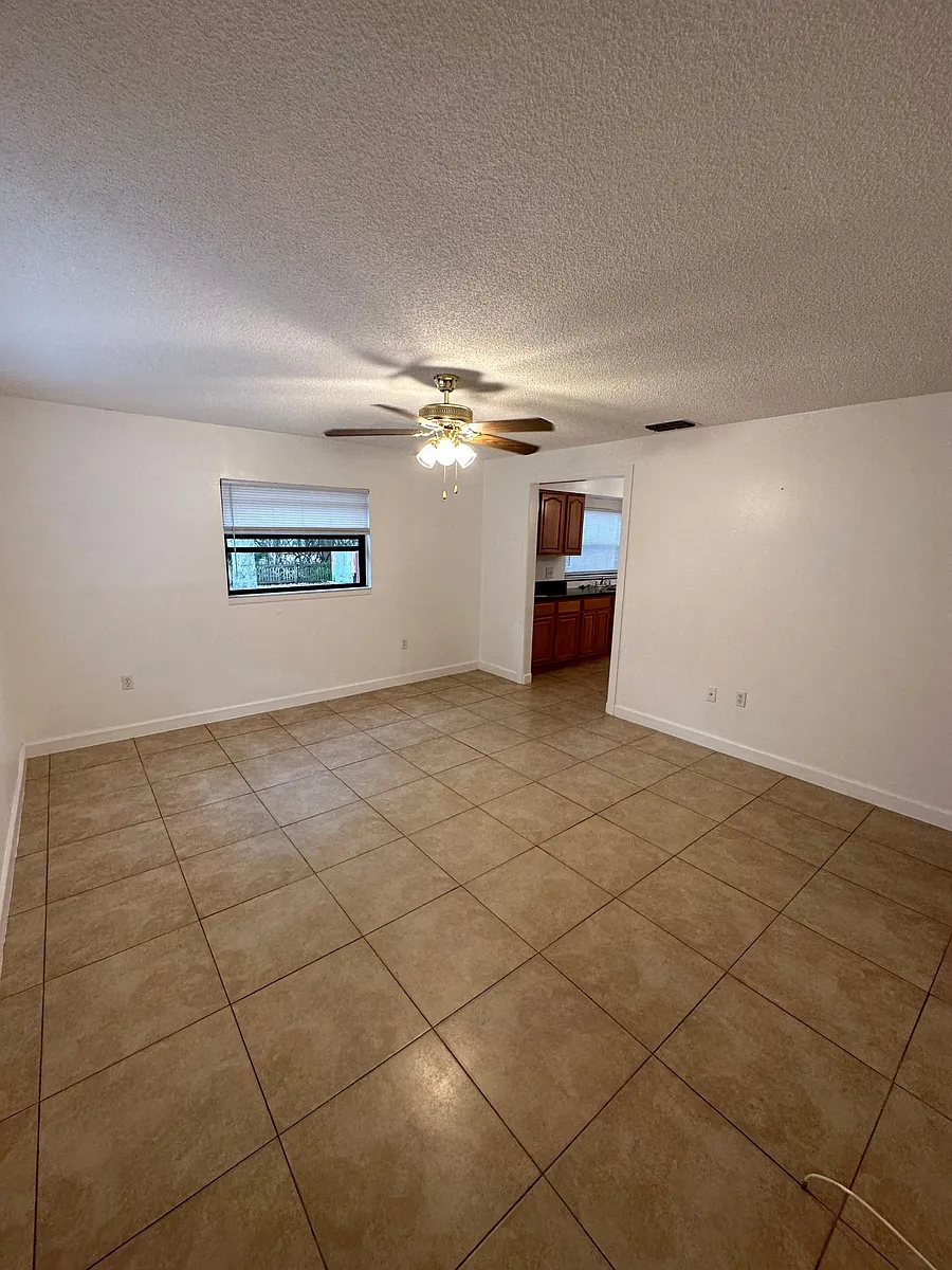 Building Photo - 3592 Meriden Ave #B