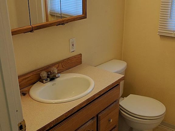 4th image of 5426 Edgewood Dr E