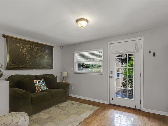 4th image of 918 W BRADDOCK STREET