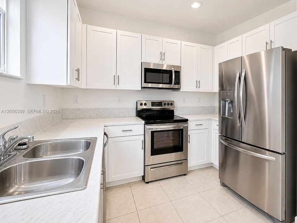 1st image of 2637 SE 12th St