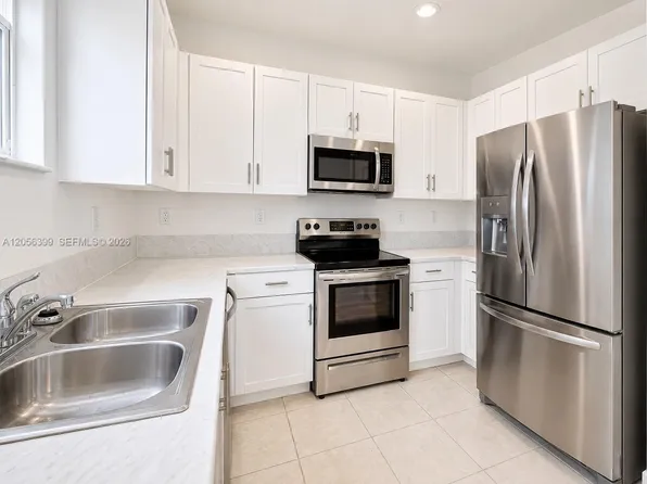 2637 SE 12th St, Homestead, FL 33035