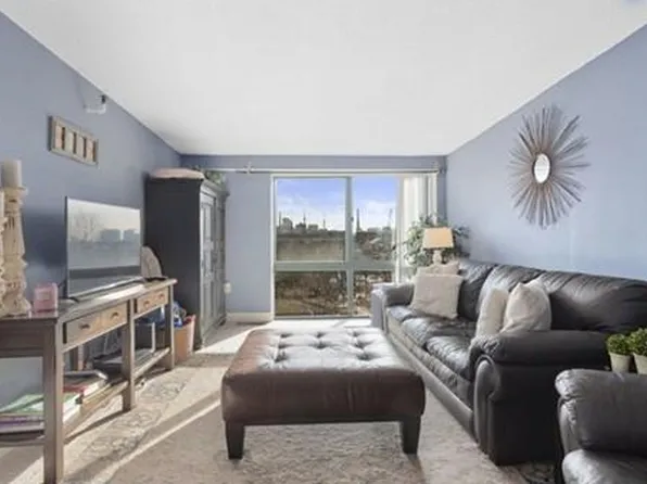 42 8th St APT 3517, Charlestown, MA 02129