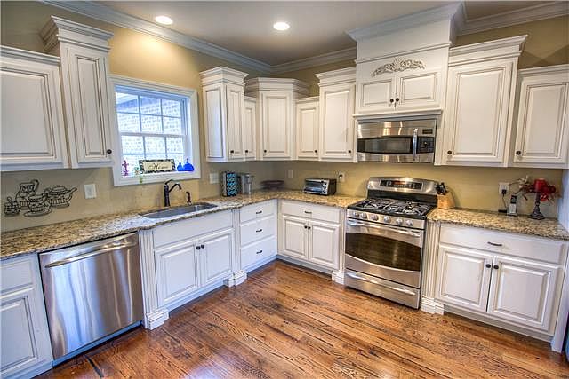 2nd image of 12 Dogwood Ln
