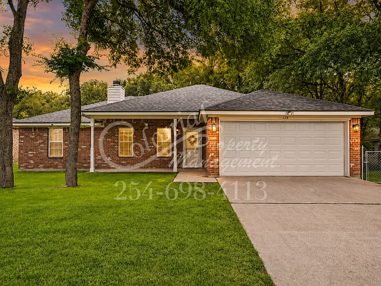 138 Lake Forest Dr — Photo 1