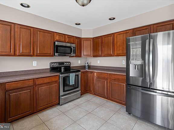 4th image of 111 Cove Point Way