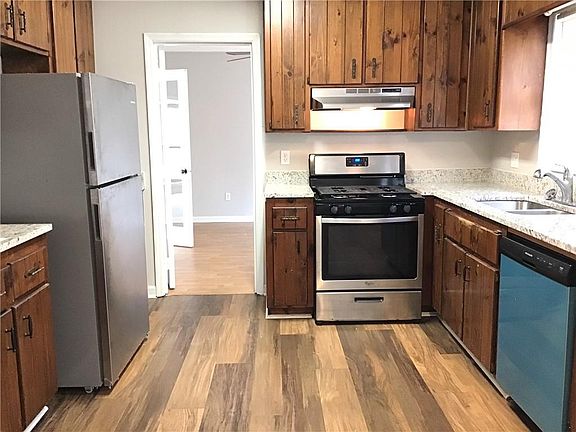 3rd image of 4527 Hickory Grove Dr