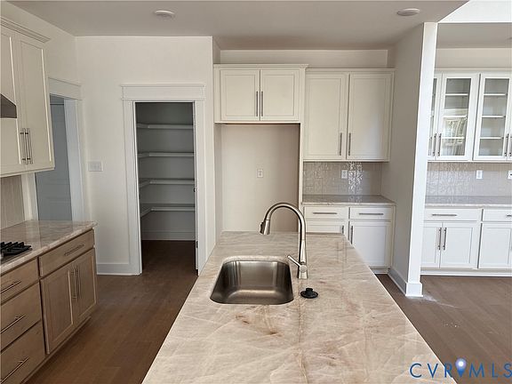 4th image of 1413 Goldcrest Dr