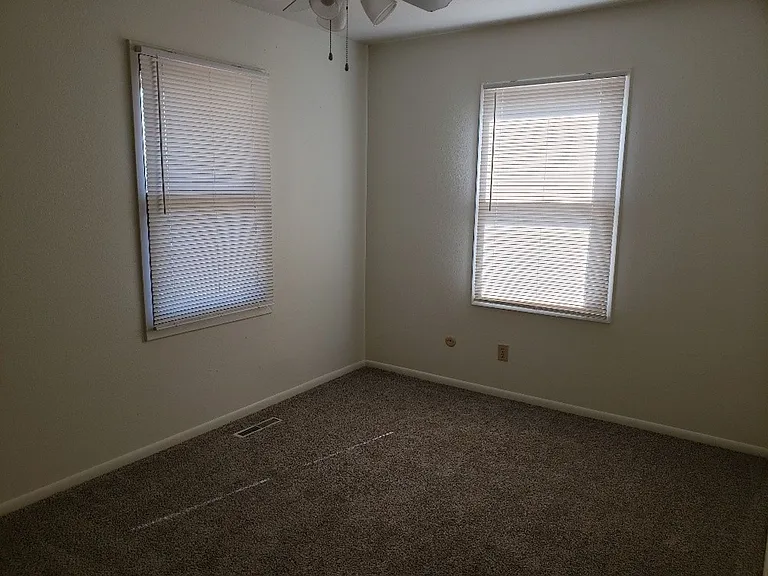 2212 Glenwood Cir — Photo 13