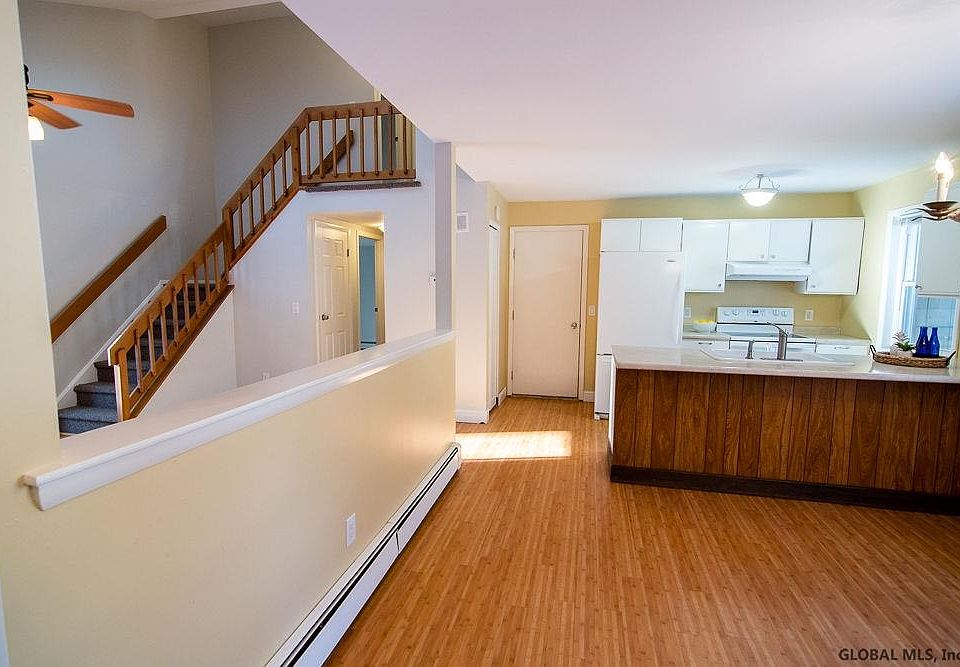 1st image of 88 Arrow Wood Pl