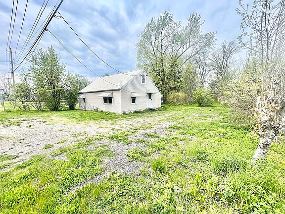 2nd image of 964 Main Rd