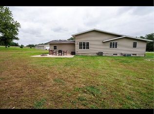 3935 Gilbertville Rd, Waterloo, IA 50701