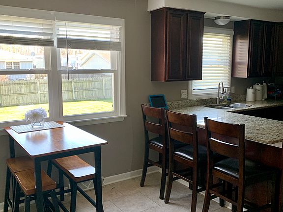 5th image of 933 Kensington E