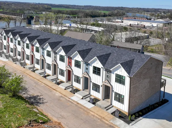 41 W High St #D6, Clarksville, TN 37040