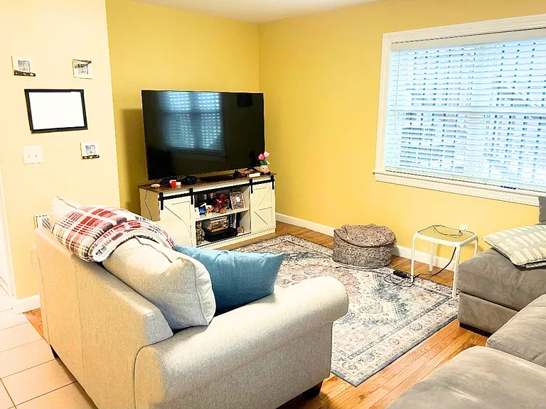 17 Proctor St #1 — Photo 3