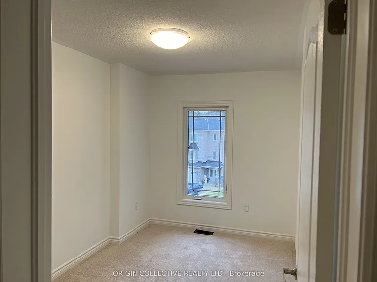 34 Milson Cres #TOP — Photo 12
