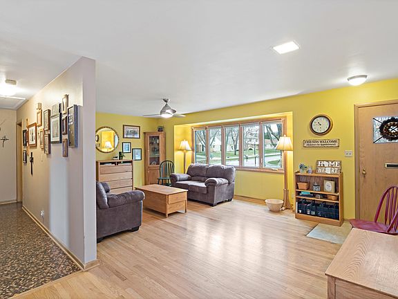 4th image of 10229 Beverly Pl