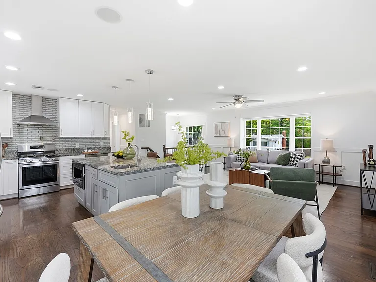 7504 Dolce Dr — Photo 9