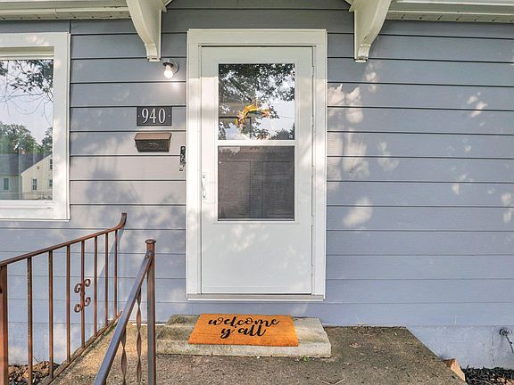2nd image of 940 N Pierce Ave