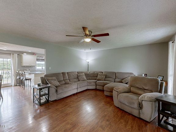 3rd image of 253 Country Manor Ln