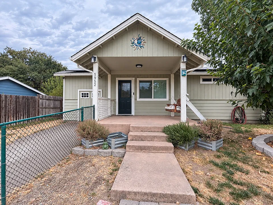 5952 Bruce Dr