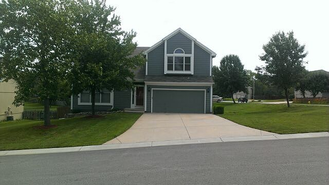 1st image of 1001 NE Kenwood Dr