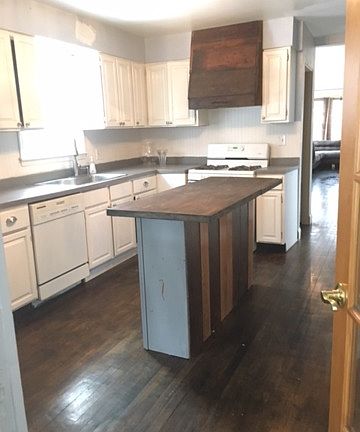 3rd image of 5819 N Oconto Ave