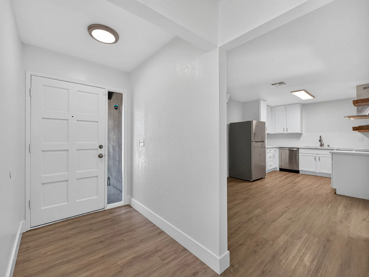 3 bed, 1248 sqft, $2,450 — Photo 2