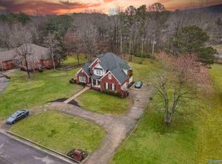 206 Wayward Ave NW, Hartselle, AL 35640