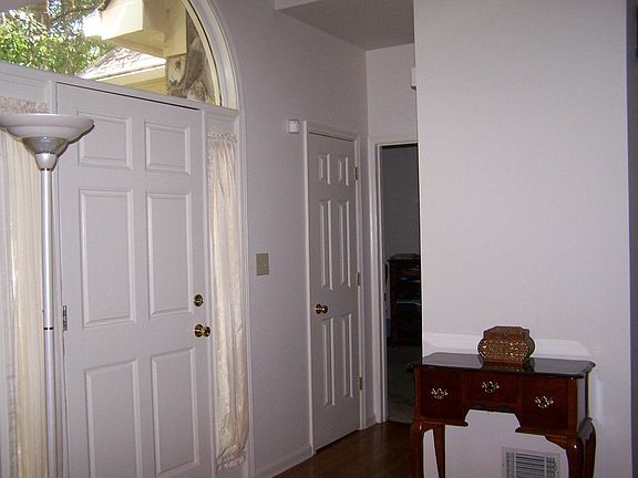 2-Story Open Foyer w/ Hardwood Flooring