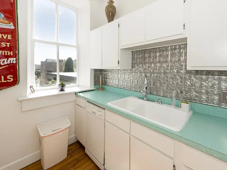 350 King St #STREET307 — Photo 14
