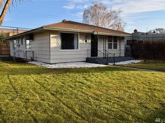 3rd image of 1306 C St SW